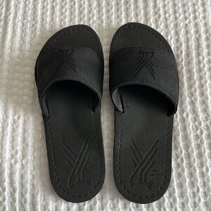 Combat Flip Flop Skids